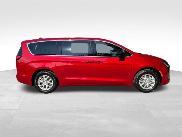 New 2027 Chrysler Pacifica Select FWD image 8