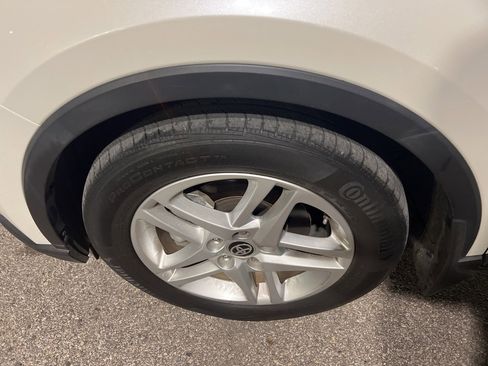 Used 2020 Toyota C-HR LE image 13