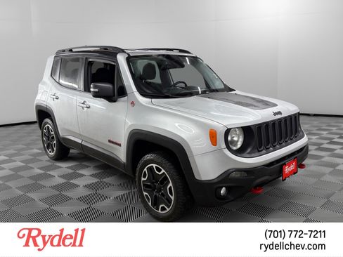 Used 2017 Jeep Renegade Trailhawk AWD/4WD image 7