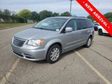 Used 2016 Chrysler Town & Country Touring image 3