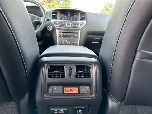 Used 2020 Nissan Pathfinder SL AWD/4WD image 17
