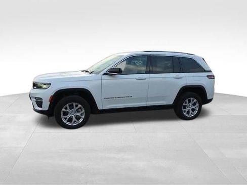 Used 2023 Jeep Grand Cherokee Limited AWD/4WD image 5