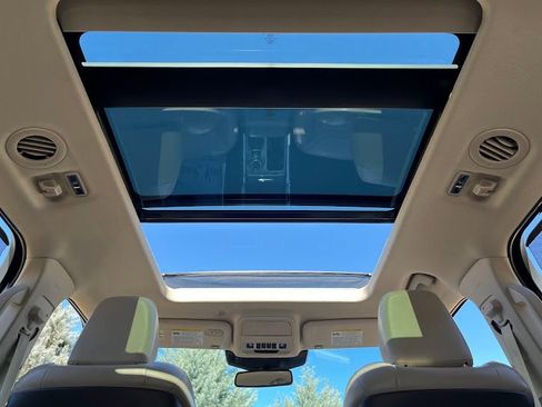 Used 2020 Ford Explorer Platinum image 48