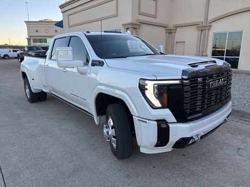 Used 2025 GMC Sierra 3500 Denali Ultimate image 16