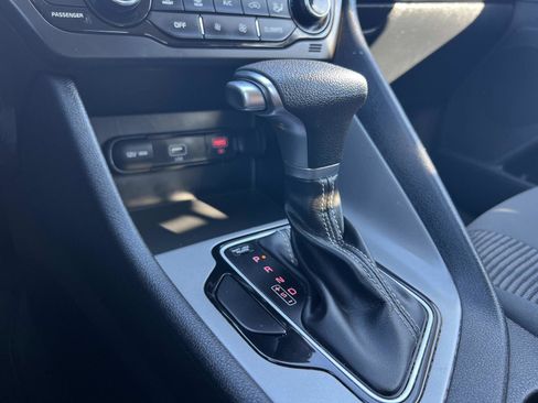 Used 2022 Kia Niro LX image 18