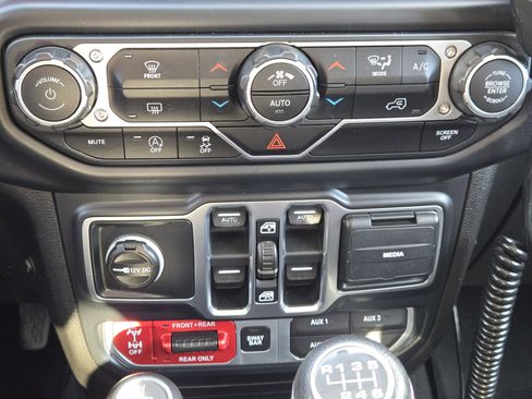 Used 2018 Jeep Wrangler Unlimited Rubicon image 21