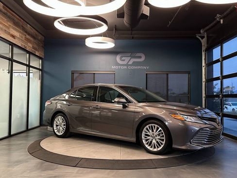 Used 2018 Toyota Camry XLE image 1