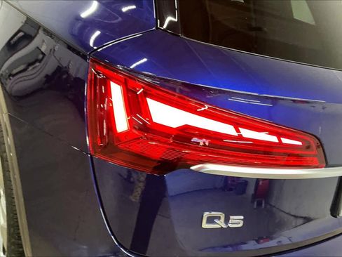 Used 2021 Audi Q5 Premium Plus w/ Premium Plus Package image 31