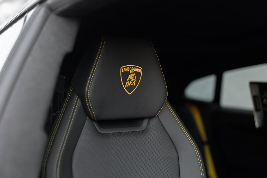 Used 2025 Lamborghini Urus SE AWD/4WD image 18
