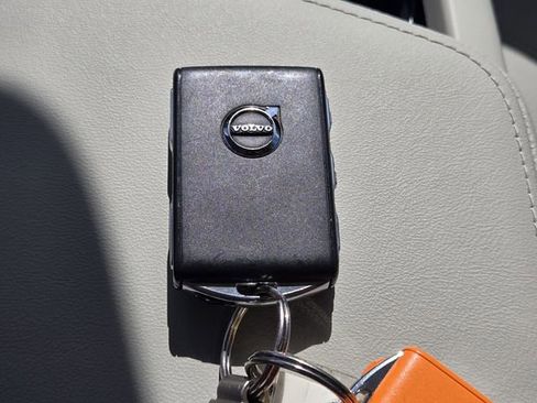 Used 2023 Volvo XC60 B5 Plus w/ Protection Package Premier image 22