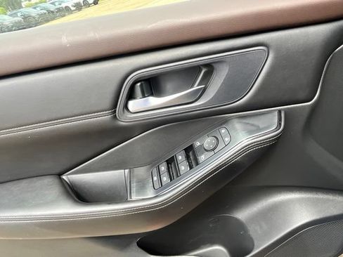 Used 2023 Nissan Rogue SV w/ SV Premium B Package FWD image 11