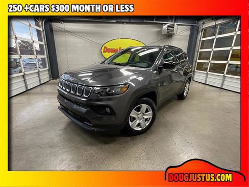 Used 2022 Jeep Compass Latitude image 1