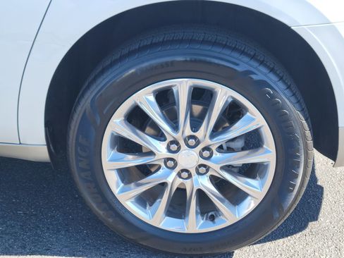 Used 2018 Buick Enclave Essence image 15