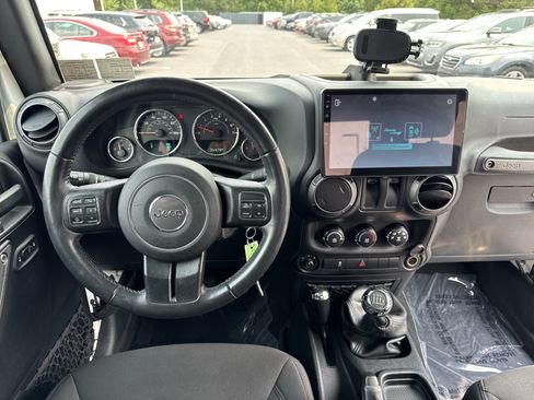 Used 2017 Jeep Wrangler Sport AWD/4WD image 2