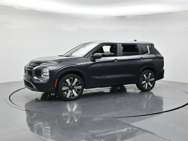 Used 2025 Mitsubishi Outlander SE FWD image 5
