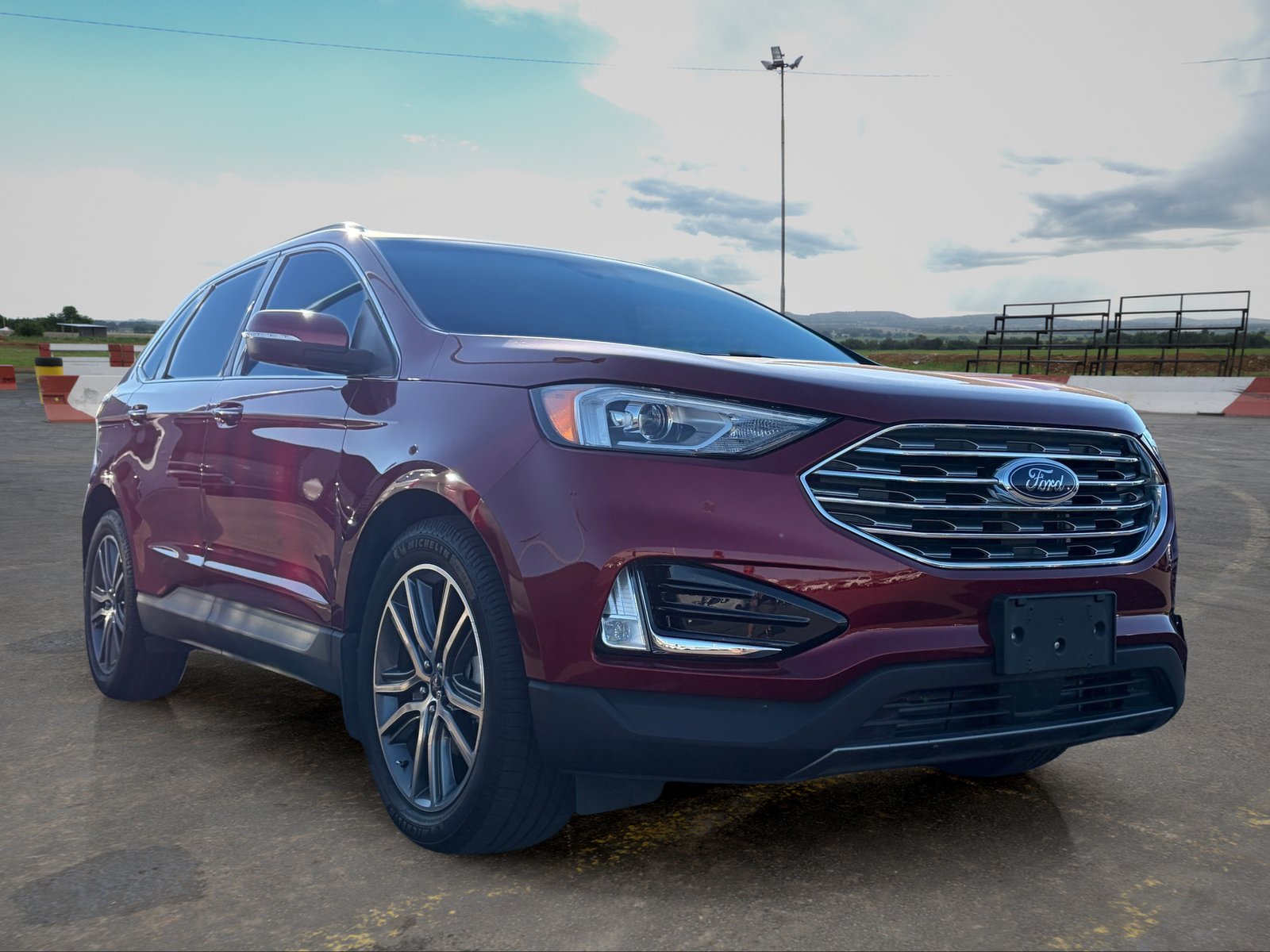 Used 2019 Ford Edge Titanium FWD image 2