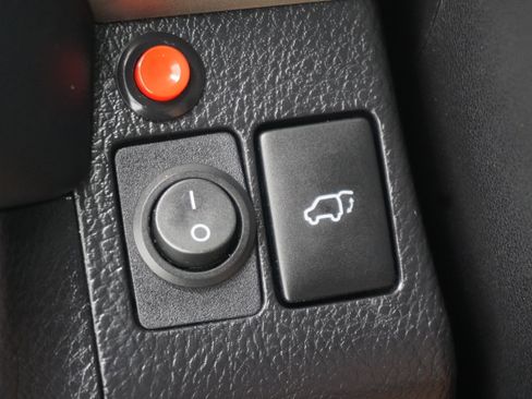 Used 2015 Toyota RAV4 Limited w/ Technology Package FWD image 27