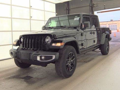 Used 2021 Jeep Gladiator Sport AWD/4WD image 1