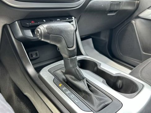 Used 2020 Chevrolet Colorado LT w/ LT Convenience Package AWD/4WD image 39