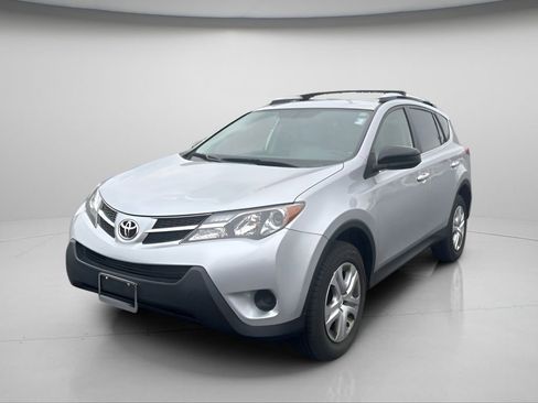 Used 2015 Toyota RAV4 LE image 9