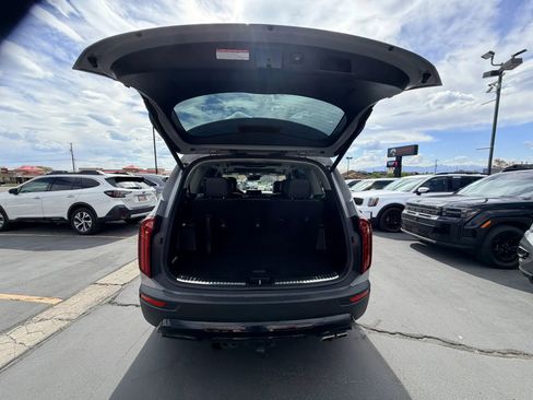 Used 2022 Kia Telluride SX w/ SX Prestige Package image 17