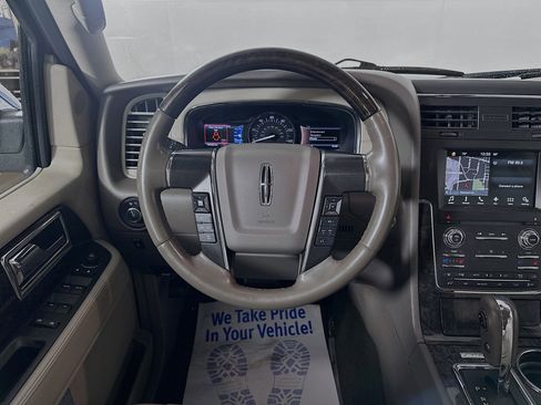 Used 2016 Lincoln Navigator Select AWD/4WD image 23