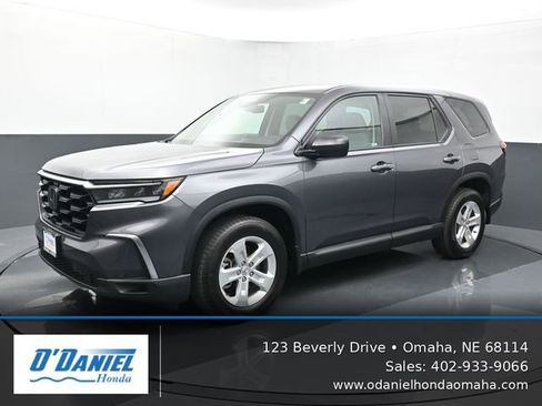Used 2023 Honda Pilot LX image 1