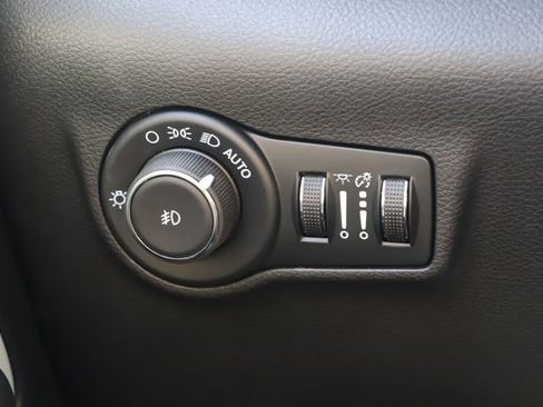 Used 2025 Jeep Compass Limited AWD/4WD image 35