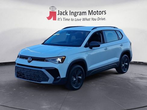 Used 2025 Volkswagen Taos S FWD image 1