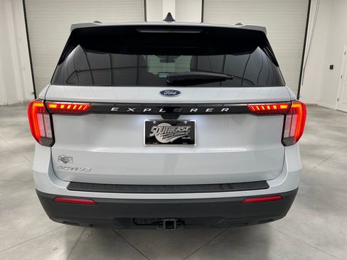 Used 2025 Ford Explorer Active image 6