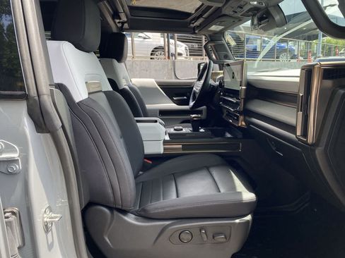 Used 2025 GMC Hummer EV 3X AWD/4WD image 18