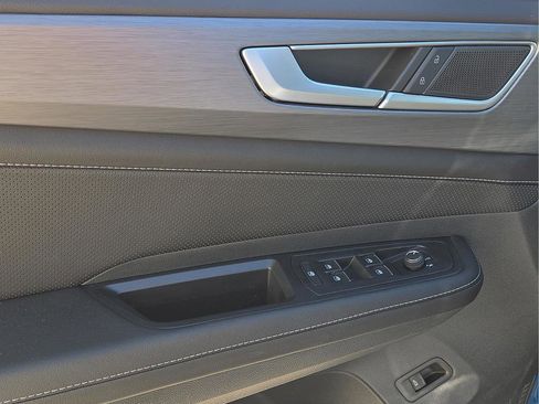 New 2026 Volkswagen Atlas Cross Sport SE FWD image 17
