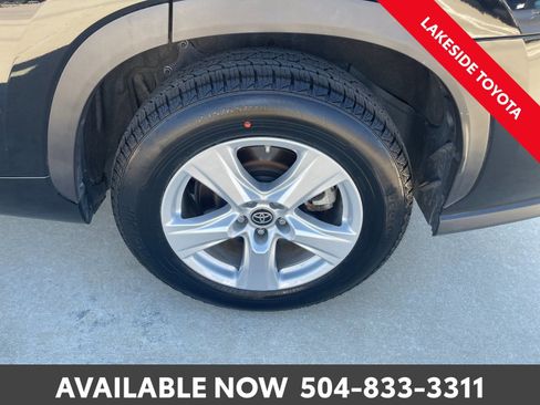 Used 2023 Toyota Highlander L image 11