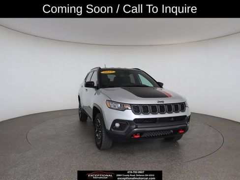 Used 2025 Jeep Compass Trailhawk AWD/4WD image 32