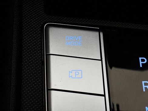 Used 2025 Hyundai Elantra Hybrid FWD image 21