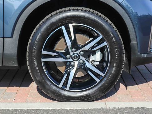 Used 2026 Volvo XC40 B4 Core FWD image 11
