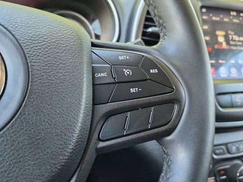 Used 2019 Jeep Cherokee Trailhawk w/ Comfort/Convenience Group AWD/4WD image 14