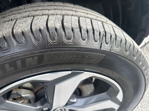 Used 2021 Toyota RAV4 SE image 34