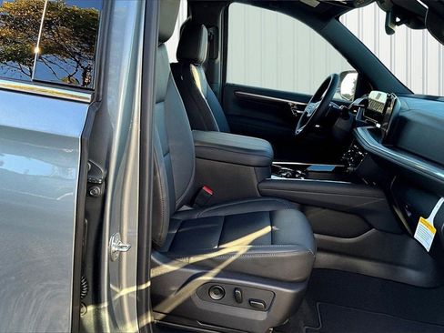 New 2026 Chevrolet Suburban LT w/ Comfort Package image 5