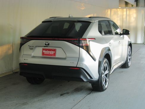 Used 2024 Toyota bZ4X AWD image 7