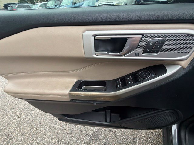 Used 2021 Ford Explorer Limited w/ Equipment Group 301A RWD image 9