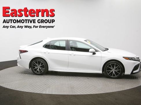 Used 2024 Toyota Camry SE image 45