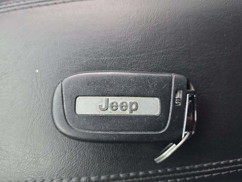 Used 2024 Jeep Compass Trailhawk AWD/4WD image 7