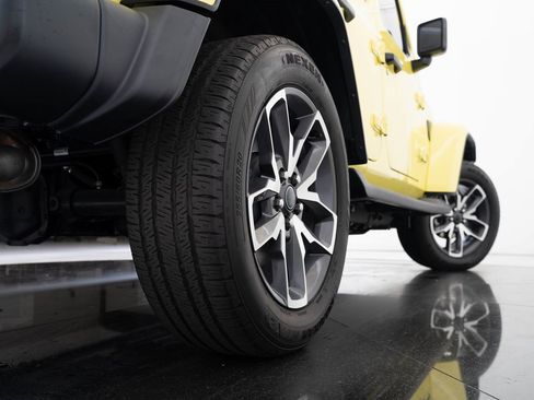 Used 2024 Jeep Wrangler Unlimited w/ LED Headlamp & Fog Lamp Group image 39