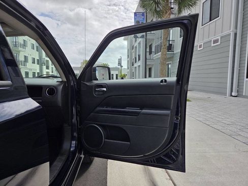 Used 2015 Jeep Patriot High Altitude FWD image 44