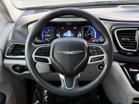 Used 2018 Chrysler Pacifica Touring Plus FWD image 33