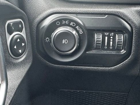 Certified 2019 Jeep Wrangler Unlimited Sahara image 24