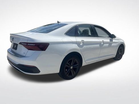 Used 2024 Volkswagen Jetta SE w/ Panoramic Sunroof Package FWD image 5