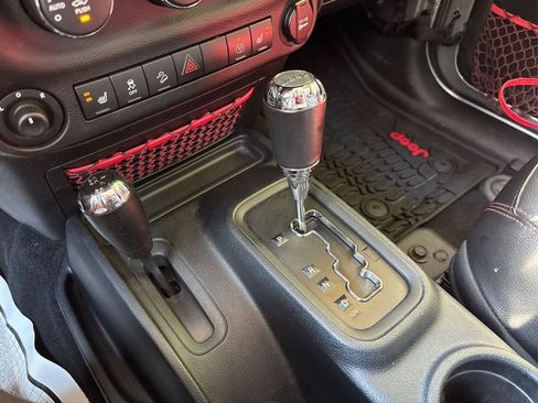 Used 2018 Jeep Wrangler Unlimited Rubicon image 30