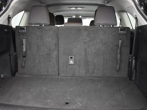 Used 2025 Toyota Highlander LE FWD image 17